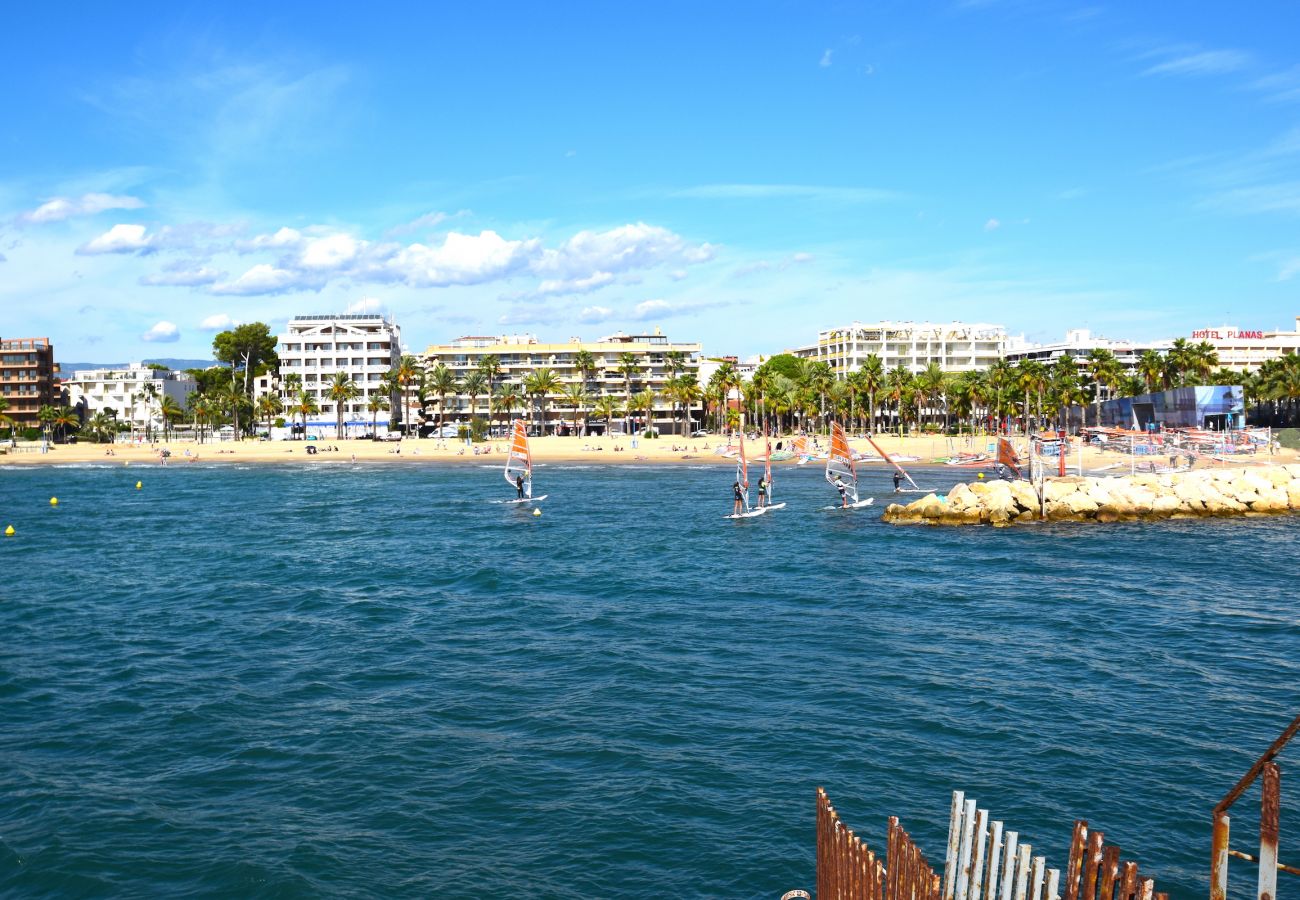 Ferienwohnung in Salou - FMP & MIRAMAR NAUTIC * WiFi * SEITLICHEM MEERBLICK