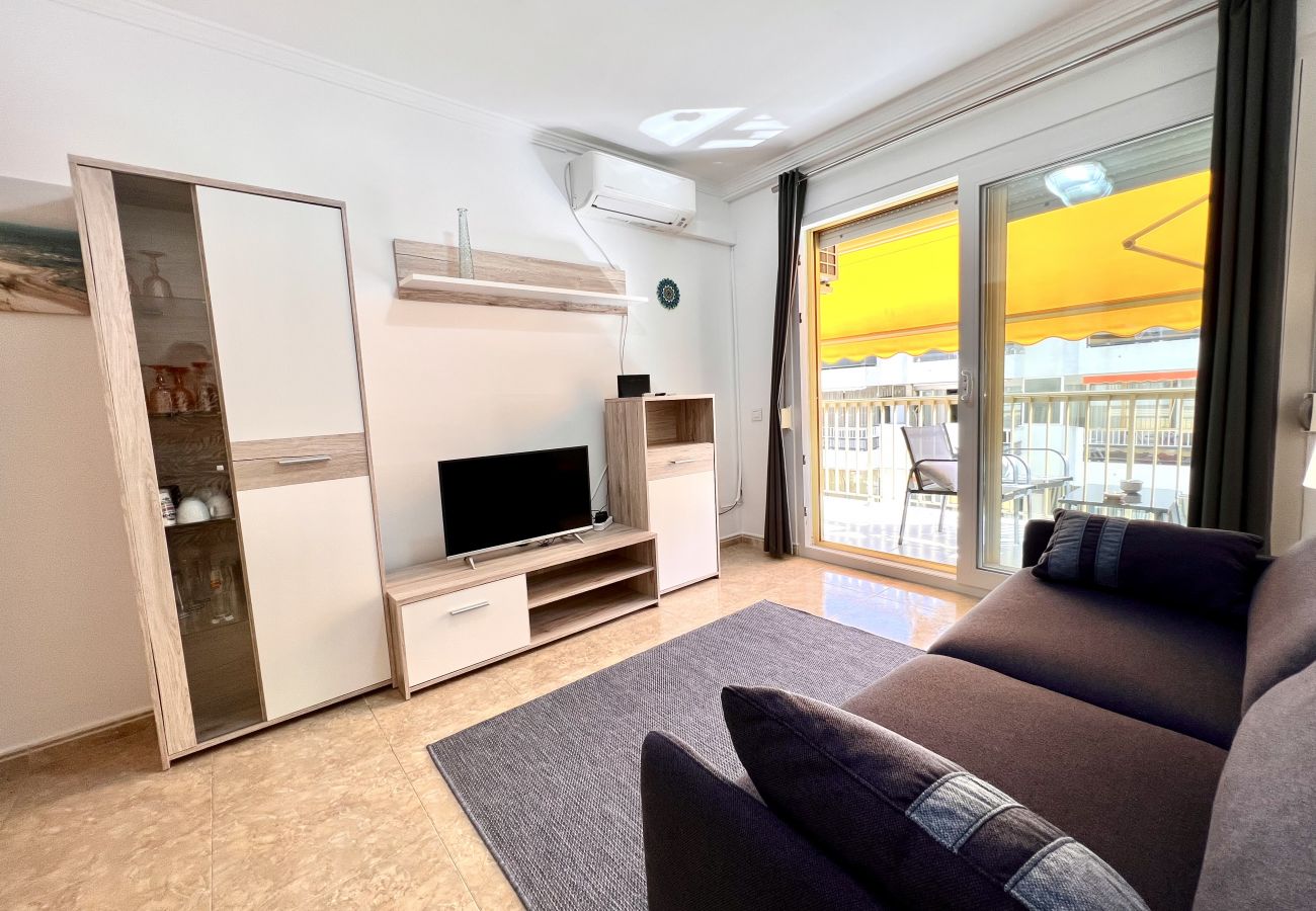 Ferienwohnung in Salou - FMP & MIRAMAR NAUTIC * WiFi * SEITLICHEM MEERBLICK