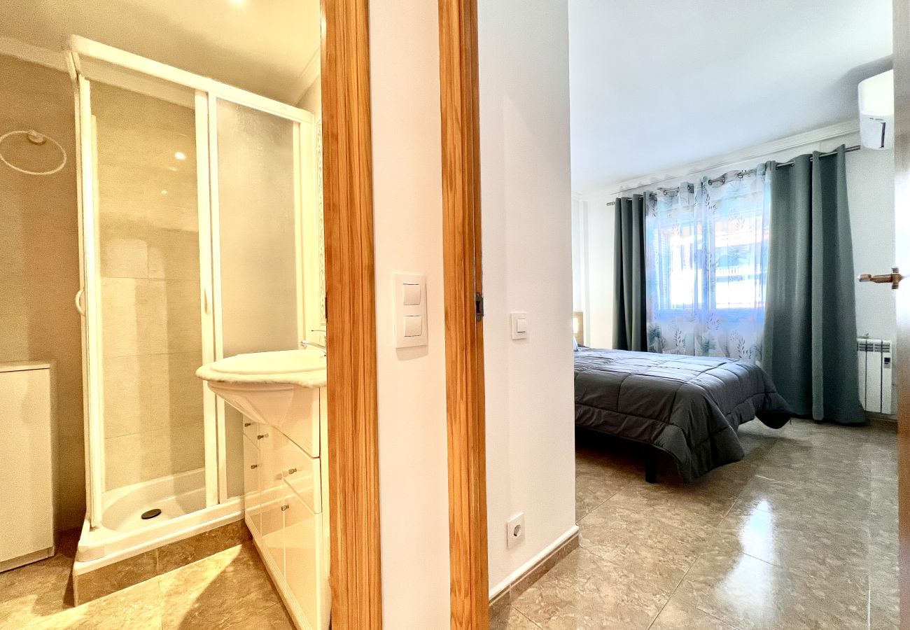 Ferienwohnung in Salou - FMP & MIRAMAR NAUTIC * WiFi * SEITLICHEM MEERBLICK